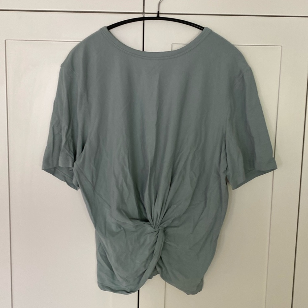 Lululemon crop shirt